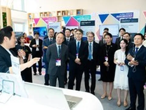 Chủ tịch tập đoàn tài chính hàng đầu Hàn Quốc đích thân sang Việt Nam tham dự một sự kiện: 'Hé mở' chiến lược tại thị trường 100 triệu dân