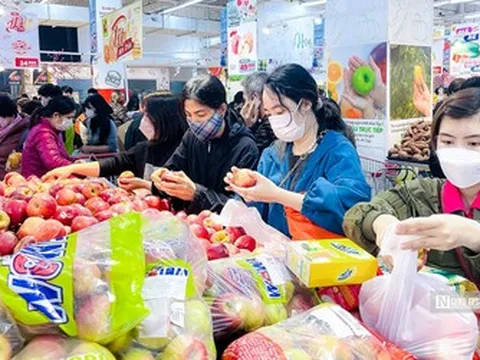 Phó Thủ tướng: Bình ổn thị trường, xử lý nghiêm tình trạng tăng giá bất hợp lý
