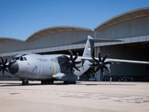 Hợp đồng cực lớn mua 16 máy bay vận tải A400M được ký kết