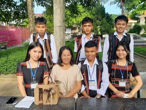 Khi cha mẹ muốn con 16 tuổi nghỉ học lấy chồng