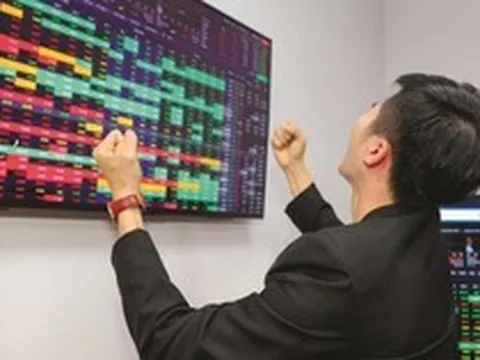 Lãi suất tăng cao, CTCK điểm danh 5 doanh nghiệp “tiền nhiều, nợ ít” có thể hưởng lợi