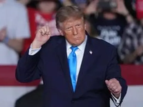 Người California phẫn nộ sau khi Tổng thống Trump nói cứ để Iran ‘xóa sổ’ Los Angeles, San Diego