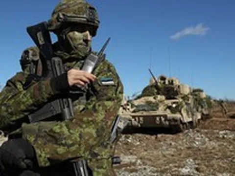 Không muốn “chờ NATO đến”, một thành viên điều quân chủ lực sát biên giới Nga: Điện Kremlin phản ứng sao?