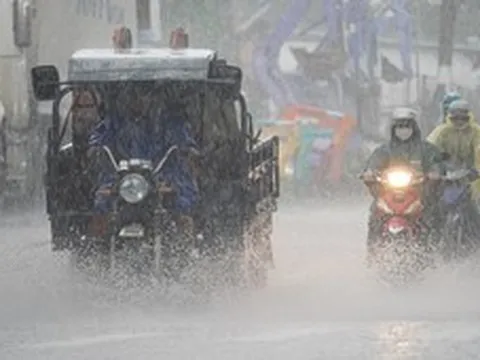 Dự báo TP.HCM và Nam Bộ có mưa dông kết hợp triều cường những ngày tới, người dân lưu ý gì?