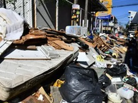 Bangkok ngập rác sau lũ, riêng một khu dân cư phát sinh 800 tấn trong ngày