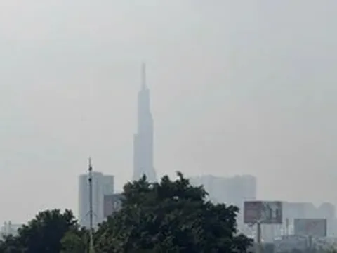 Hiện tượng trời mù sáng nay tại TP.HCM không bất thường, có thể do khói bụi