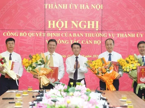 Hà Nội điều động Bí thư và Chủ tịch xã Kim Anh về Văn phòng Thành ủy