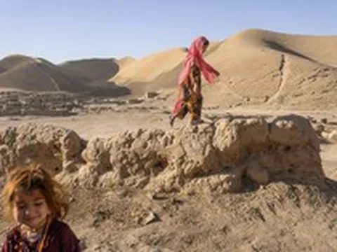Biến đổi khí hậu buộc các gia đình Afghanistan phải bán con gái làm cô dâu