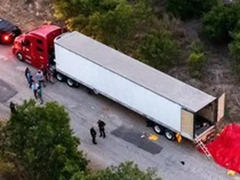Thảm kịch 53 người thiệt mạng trong xe tải: Những vết cào xé tuyệt vọng trên vách sắt và bản án mới nhất