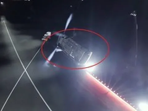 Sự thật trần trụi phía sau màn trình diễn xe bay hào nhoáng của tỷ phú Elon Musk: Chiếc "xe bay" phải chăng chỉ là một vỏ bọc trống rỗng?