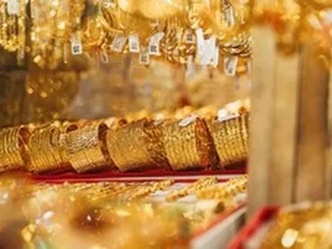 Giá vàng hôm nay 27-10: Vàng thế giới vượt mốc 4.000 USD trước cuộc họp Fed