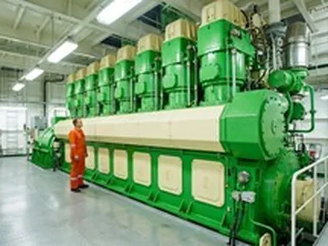 Tại sao động cơ ô tô có số lượng xi-lanh chẵn, trong khi động cơ tàu thủy khổng lồ lại vô tư chạy số lẻ?