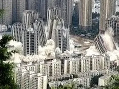 Chưa đầy 1 phút, 15 tòa nhà trị giá 154 triệu USD tại Trung Quốc bị đánh sập