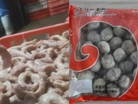 Phát hiện "chiêu trò" biến 30 tấn cổ và xương gà mỗi ngày thành xúc xích, bò viên, sủi cảo