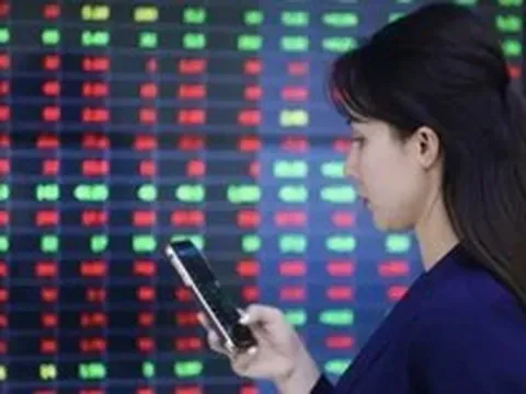 Hơn 450 cổ phiếu chìm trong sắc đỏ