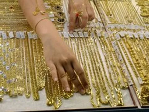 Vàng lao dốc, nhà đầu tư lỗ hàng chục triệu đồng mỗi lượng